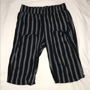 American eagle flowy black and white pants
